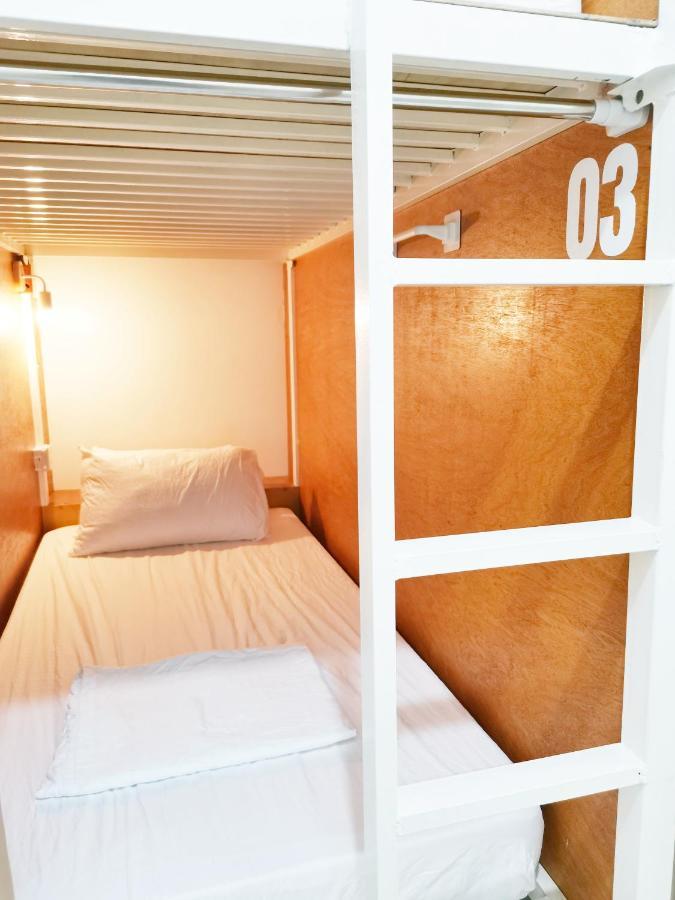 Nomadsmnl Hostel Paranaque City Exterior foto